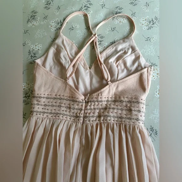 Lulus midi dress size small V-neck peach color with embroidery. - Picture 9 of 13